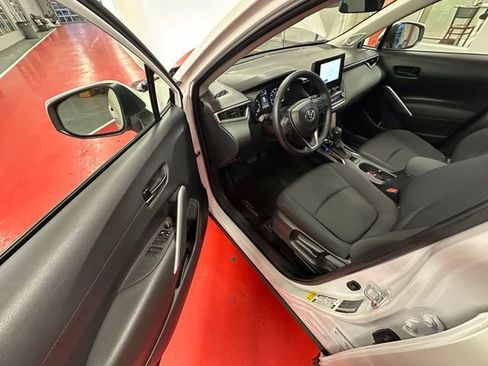 Certified 2024 Toyota Corolla Cross LE w/ Moonroof Package image 10