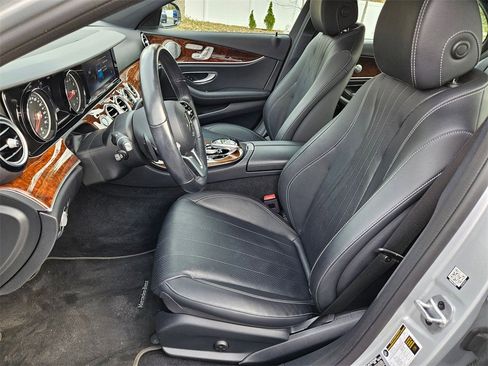 Used 2019 Mercedes-Benz E 300 4MATIC image 8