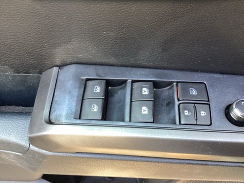 Used 2018 Toyota Tacoma TRD Sport AWD/4WD image 30