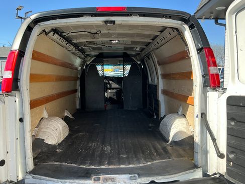 Used 2017 GMC Savana 2500 Extended image 19