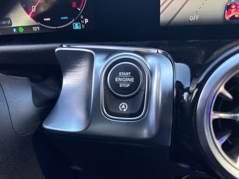 New 2025 Mercedes-Benz GLB 250 4MATIC image 40