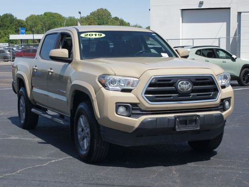 Used 2019 Toyota Tacoma SR5 RWD image 22