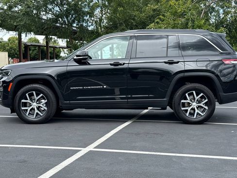 Used 2024 Jeep Grand Cherokee Limited AWD/4WD image 14