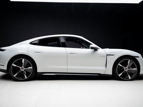 Used 2022 Porsche Taycan image 33