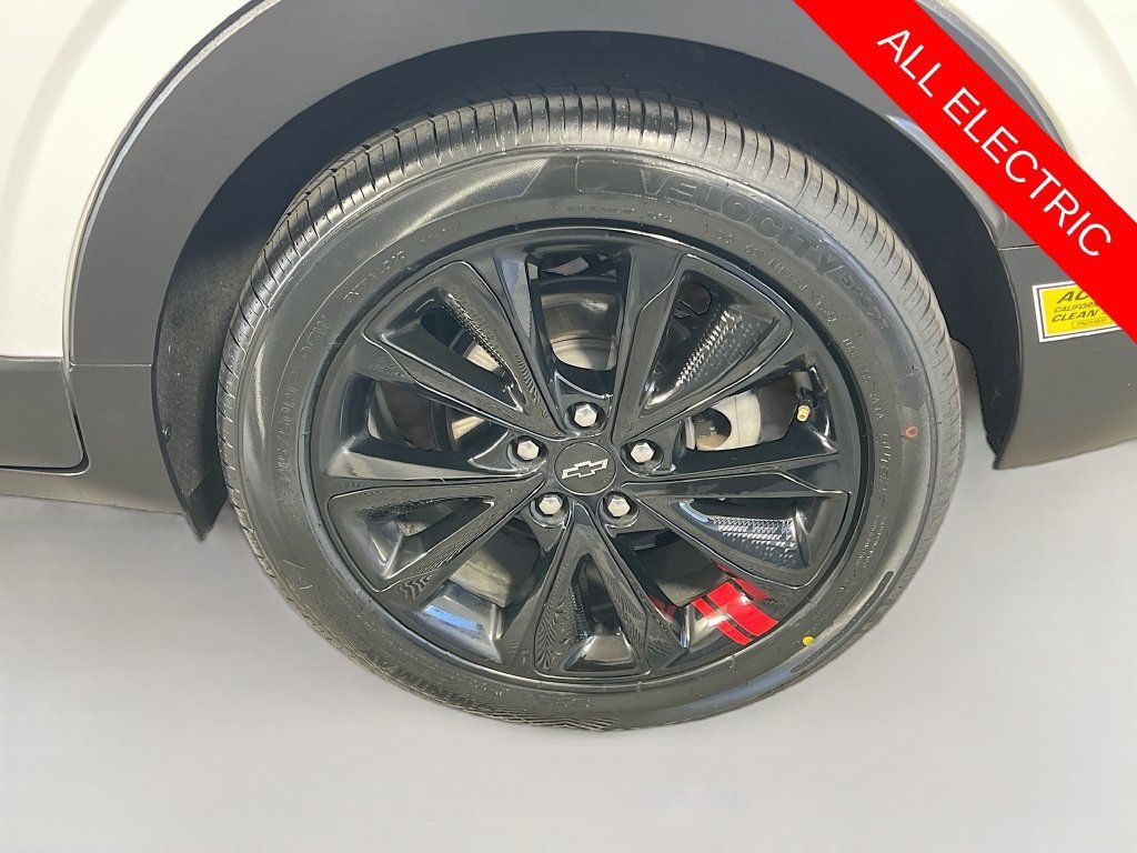Used 2023 Chevrolet Bolt EUV Premier w/ Sun & Sound Package FWD image 32