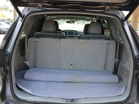Used 2016 Toyota Highlander Limited w/ Driver Technology Package image 11