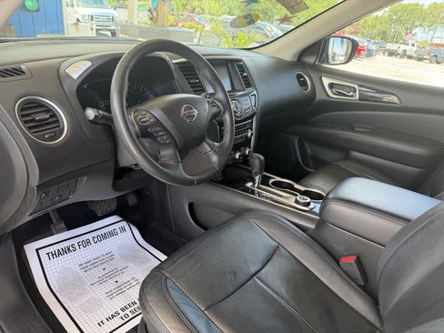 Used 2018 Nissan Pathfinder SV AWD/4WD image 12
