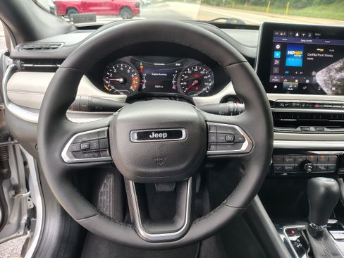 Certified 2024 Jeep Compass Limited w/ Sun and Sound Group AWD/4WD image 32
