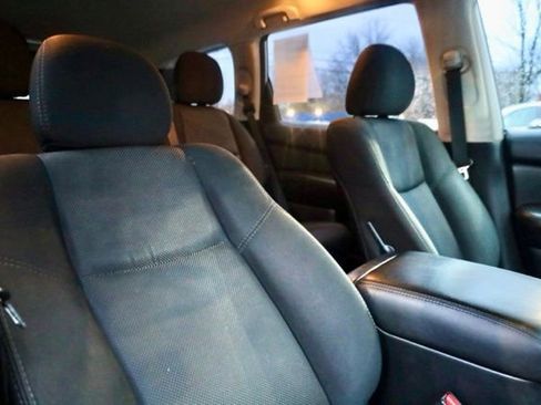 Used 2019 Nissan Pathfinder SV image 39