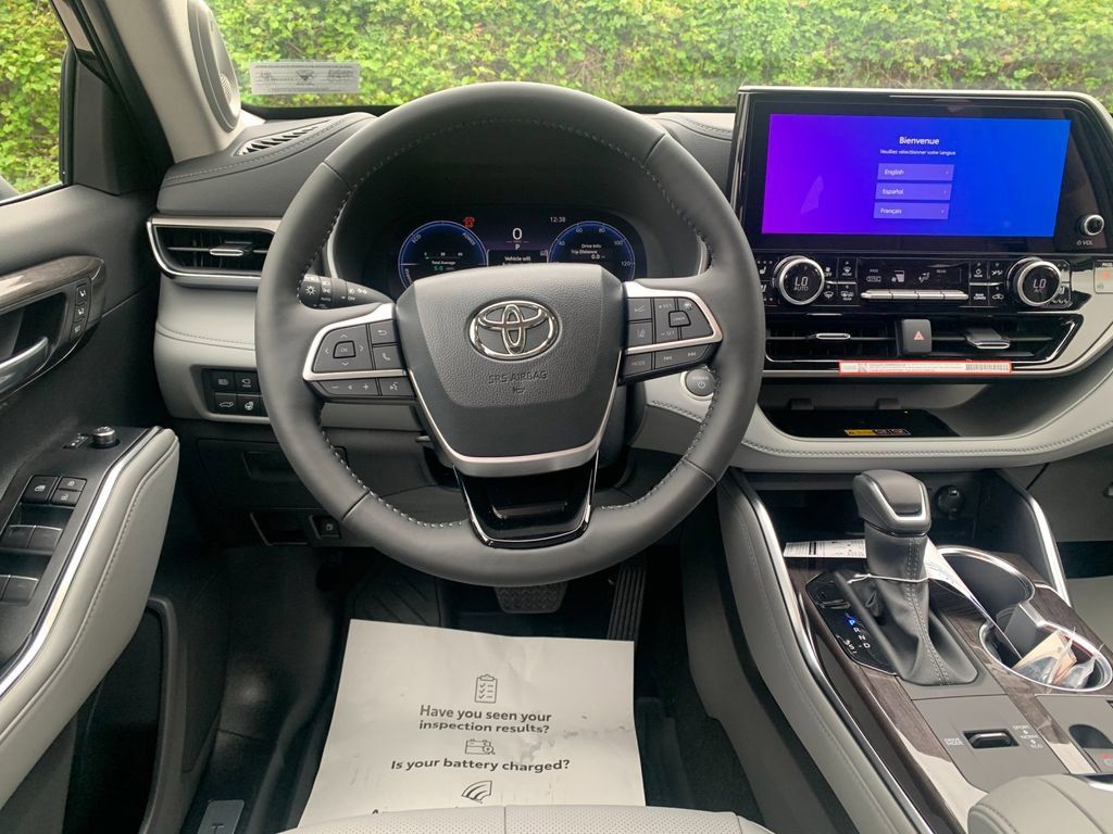 New 2026 Toyota Highlander Limited AWD/4WD image 16