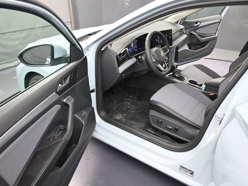 New 2026 Volkswagen Jetta SE FWD image 37