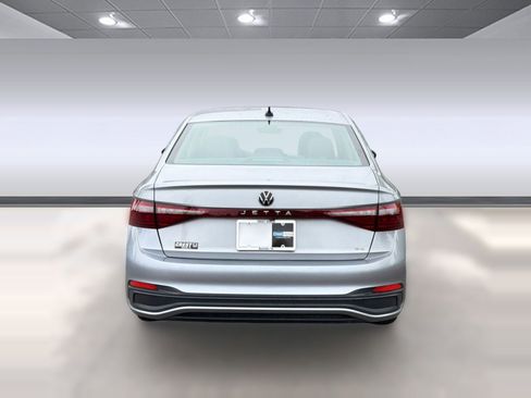 Used 2025 Volkswagen Jetta SE FWD image 10