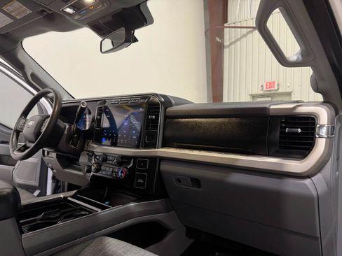 Used 2023 Ford F250 XLT w/ XLT Premium Package AWD/4WD image 12
