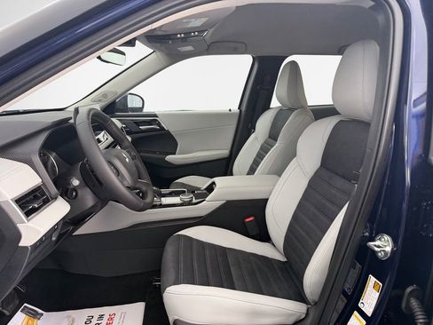 New 2026 Mitsubishi Outlander SE image 12