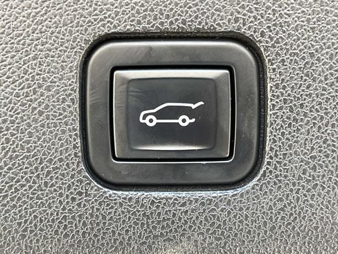 Used 2022 Cadillac XT6 Sport w/ Technology Package AWD/4WD image 24
