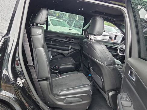 Used 2025 Jeep Grand Cherokee L Altitude RWD image 15