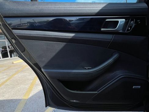 Used 2018 Porsche Panamera image 36
