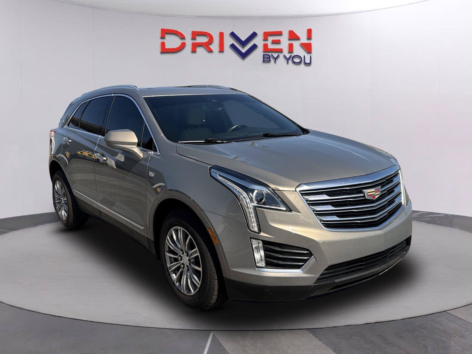 Used 2017 Cadillac XT5 Luxury w/ Driver Awareness Package FWD image 1