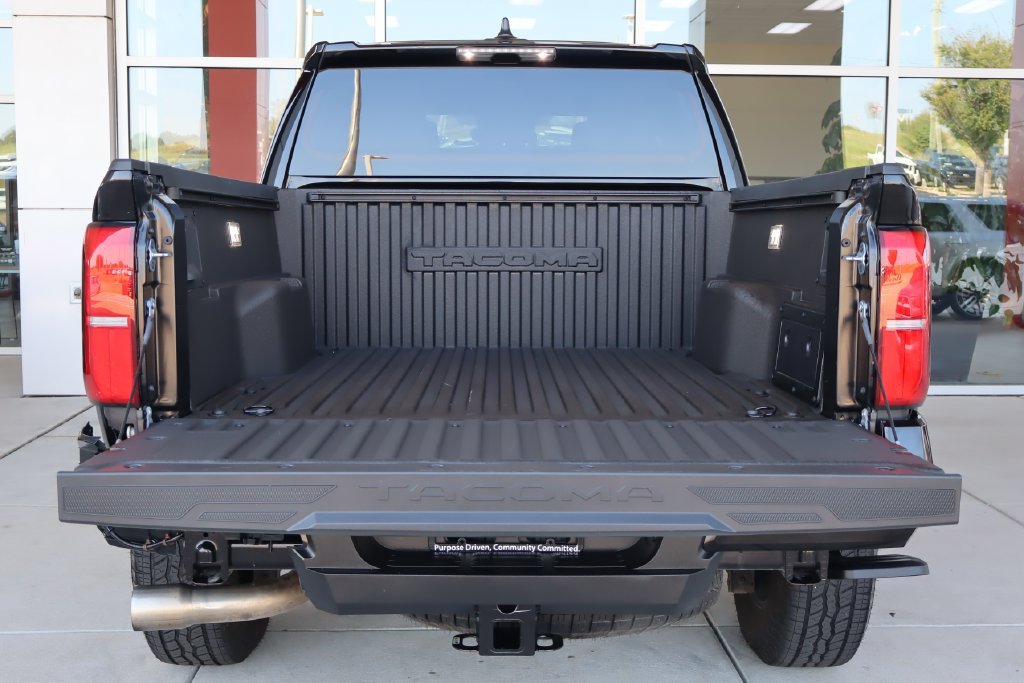 Used 2025 Toyota Tacoma TRD Off-Road AWD/4WD image 8