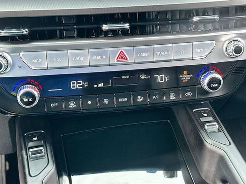 Used 2025 Kia Telluride S image 16