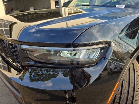 Used 2025 Jeep Grand Cherokee L Limited w/ Black Appearance Package image 31