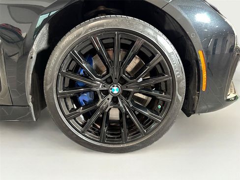Used 2022 BMW 740i w/ M Sport Package RWD image 36