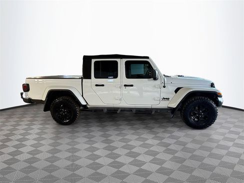 Used 2021 Jeep Gladiator Willys image 5