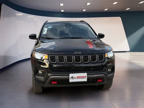 Used 2024 Jeep Compass Trailhawk image 8