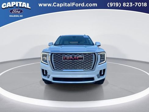 Used 2021 GMC Yukon XL Denali w/ Denali Premium Package image 3