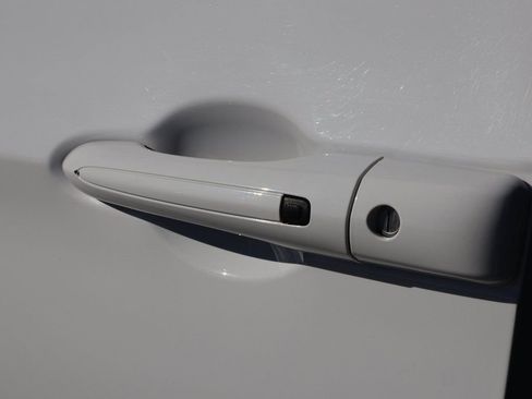 Used 2025 Chrysler Pacifica Limited image 19