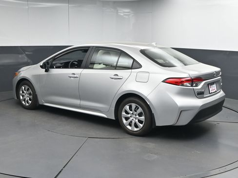 Used 2025 Toyota Corolla LE image 6