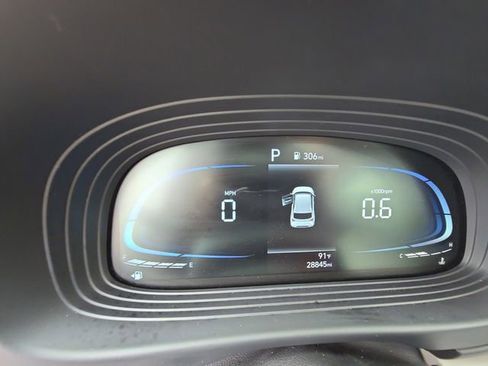 Used 2024 Hyundai Venue SEL image 20