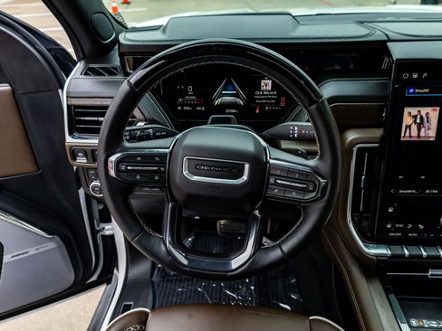 Used 2025 GMC Yukon XL Denali Ultimate image 18