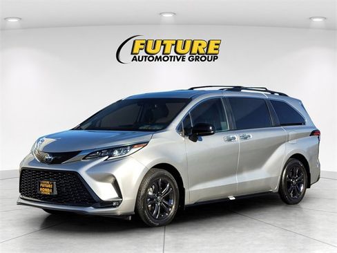 Used 2024 Toyota Sienna XSE image 5