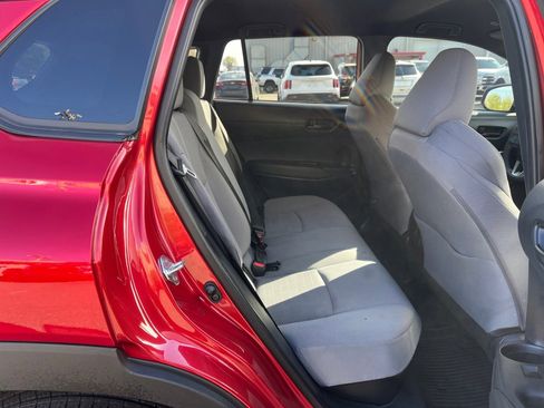 Used 2025 Toyota Corolla Cross SE image 31