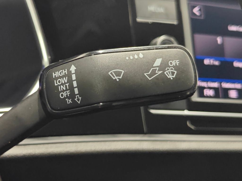 Used 2023 Volkswagen Jetta SE FWD image 37