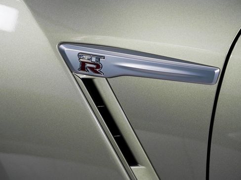Used 2021 Nissan GT-R Premium AWD/4WD image 11