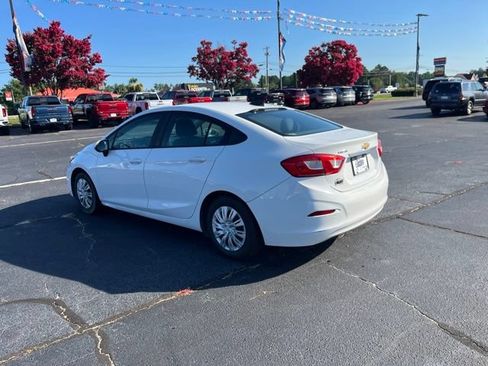 Used 2017 Chevrolet Cruze LS FWD image 31