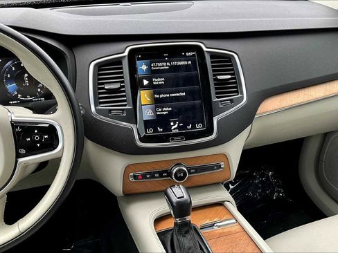 Used 2022 Volvo XC90 T6 Momentum w/ Climate Package image 16