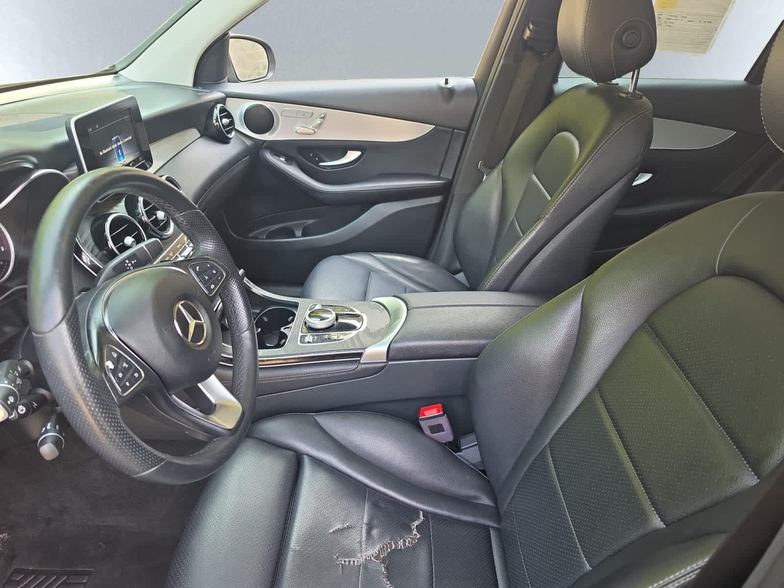 Used 2019 Mercedes-Benz GLC 300 4MATIC w/ Premium Package image 7