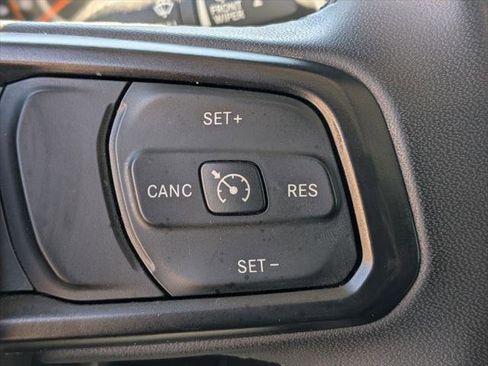 Certified 2023 Jeep Gladiator Sport AWD/4WD image 18