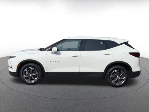 Used 2025 Chevrolet Blazer LT FWD image 8