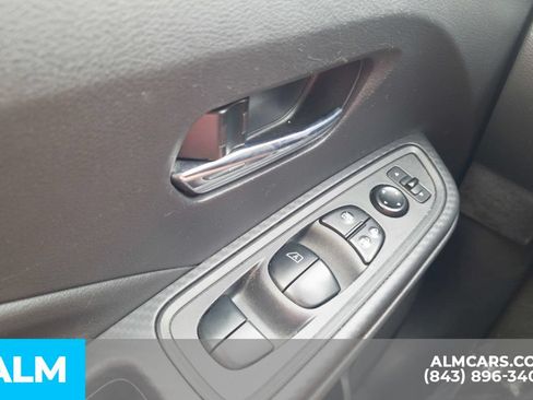 Used 2024 Nissan Versa SV FWD image 33
