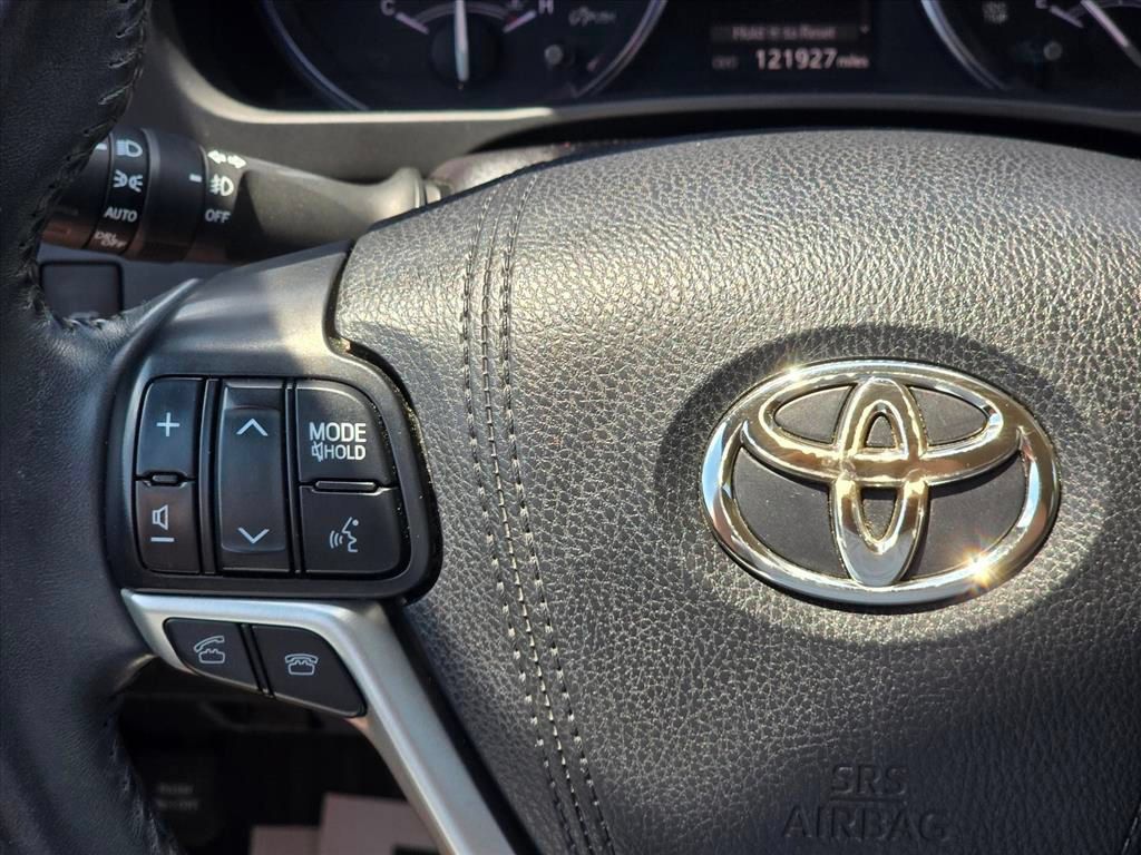 Used 2016 Toyota Highlander XLE AWD/4WD image 17