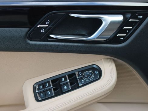 Used 2022 Porsche Macan S image 13