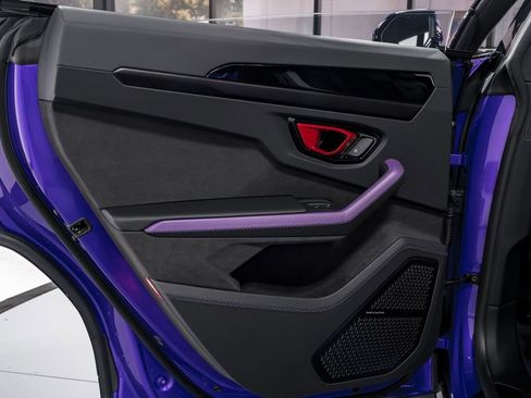 Used 2025 Lamborghini Urus SE image 30