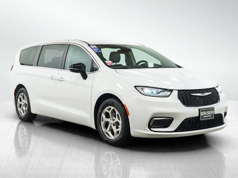 Used 2024 Chrysler Pacifica Limited FWD image 7
