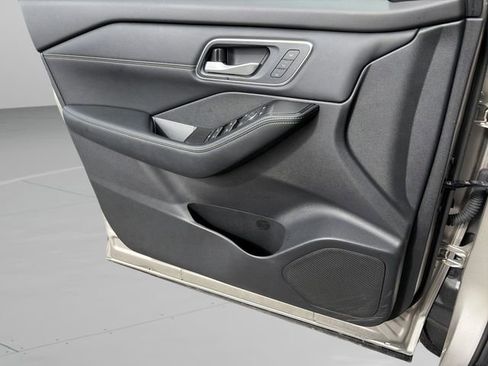 Used 2025 Nissan Rogue Platinum w/ Platinum Premium Package image 23