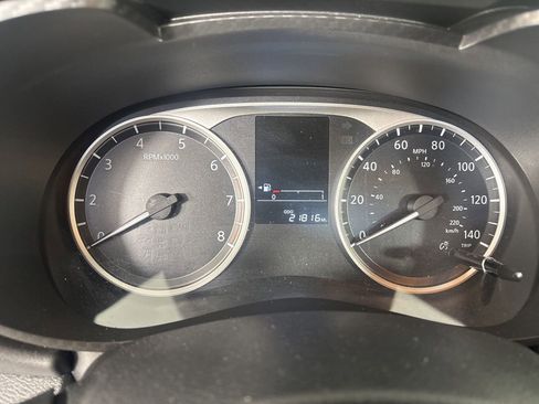 Used 2025 Nissan Versa S image 13