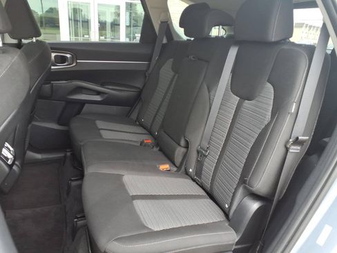 Used 2025 Kia Sorento LX FWD image 19
